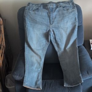 Duluth Trading Co Men’s Relaxed Jeans in Light Blue Wash